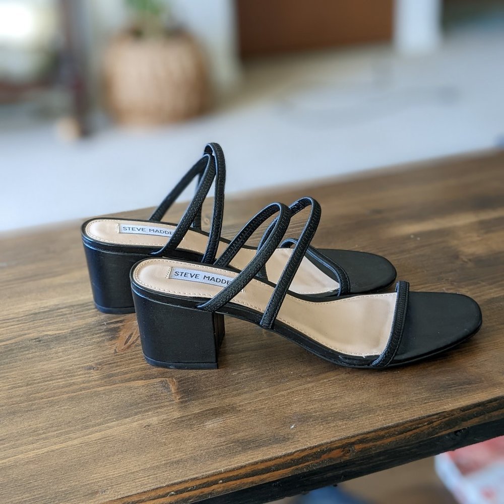 New! Steve Madden Black Strappy Chunky Heel Sandals